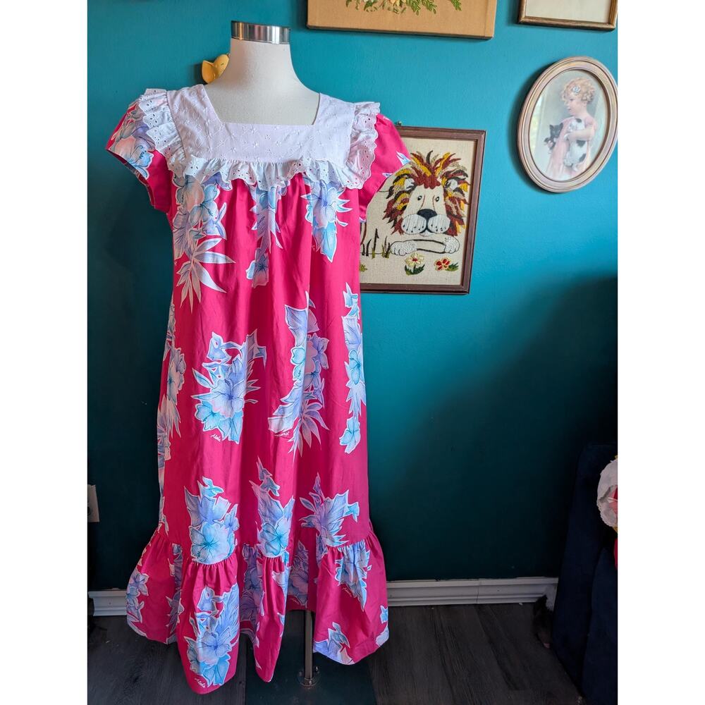 Vintage Kole Kole Hawaiian Muumuu Dress Pink Eyelet Lace Dress with Pockets